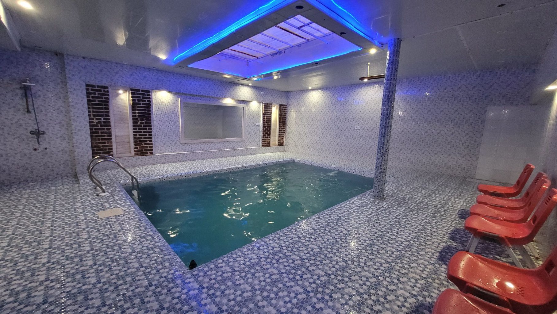 ویلا دوخوابه استخردار آبگرم حافظ 2