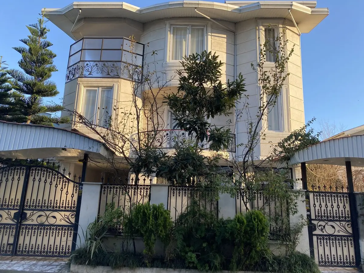 ویلا سه خوابه دوبلکس ساحلی لوتکا - نمای ویلا