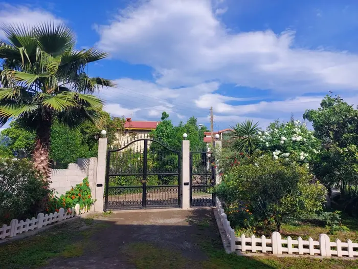 ویلا یک خوابه آروین - ورودی حیاط ویلا