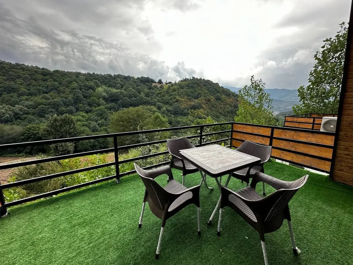 کلبه یک خوابه سوئیسی  جکوزی دار ریندر واحد ۲