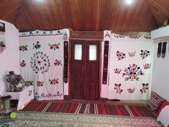 اقامتگاه سنتی باغ ماهسو - واحد روجا