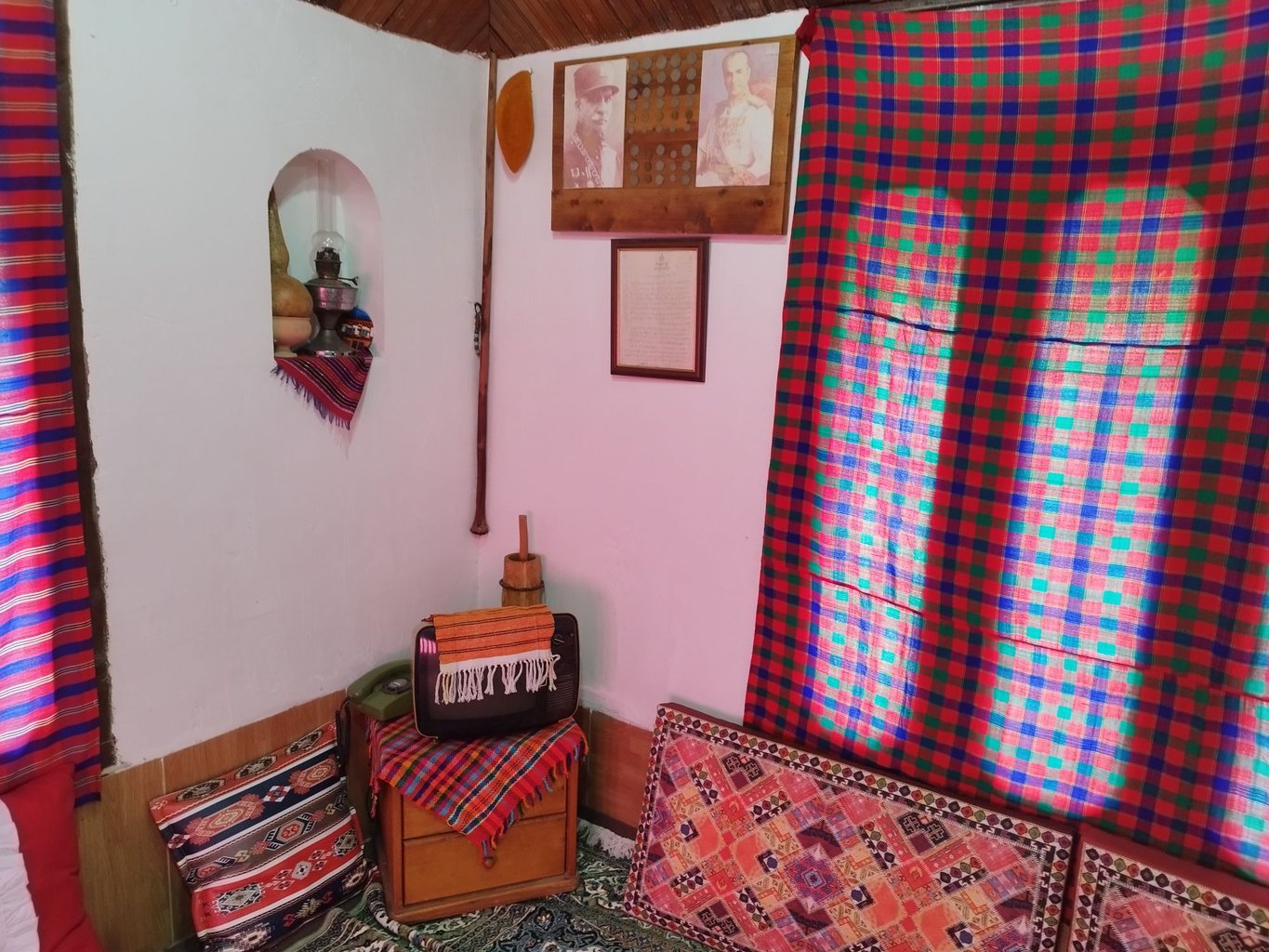 اقامتگاه سنتی باغ ماهسو - واحد روجا