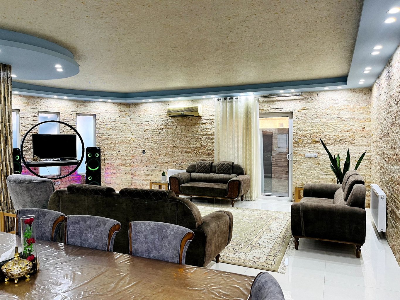 ویلا دوخوابه روستایی استخردار آبگرم باران