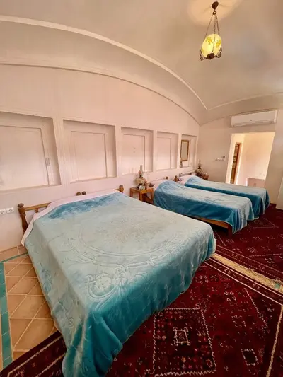 اقامتگاه سنتی احسان  واحد چهارتخته پنج دری ۱۰۸