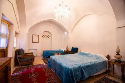 اقامتگاه سنتی احسان  واحد سه تخته حیاط ۱۱۰