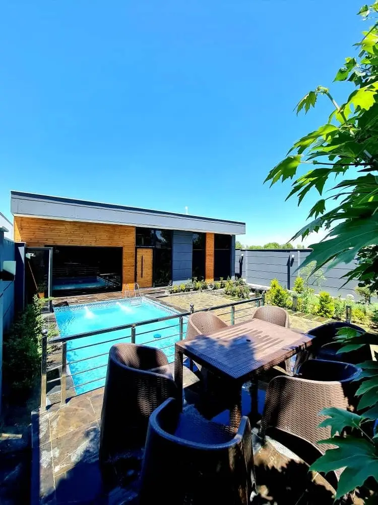 ویلا دوخوابه استخردار آبگرم بهاران 11 - نما