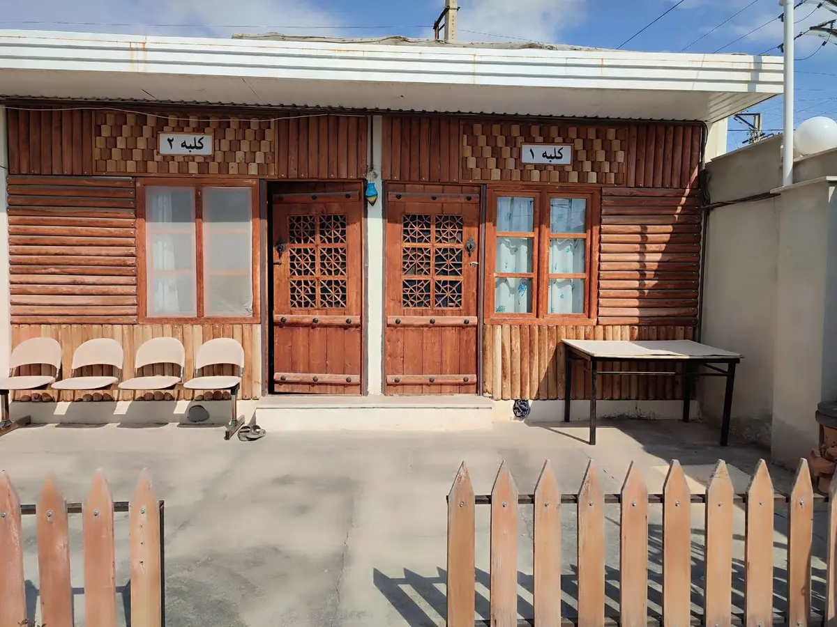 بوم گردی باغ بهشت گلپاشین - واحد یک خوابه 1 - نمای خارجی سوییت ۱. ( شامل کلبه ۱ و ۲ )