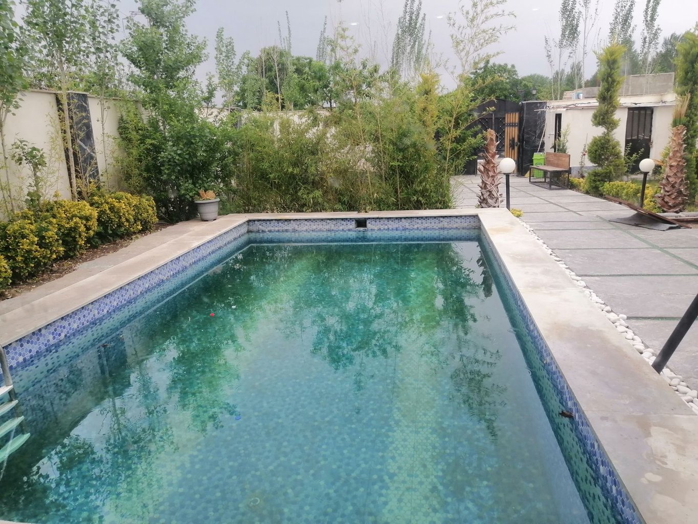 یک خوابه استخردار آبگرم سرسبز ماندگار