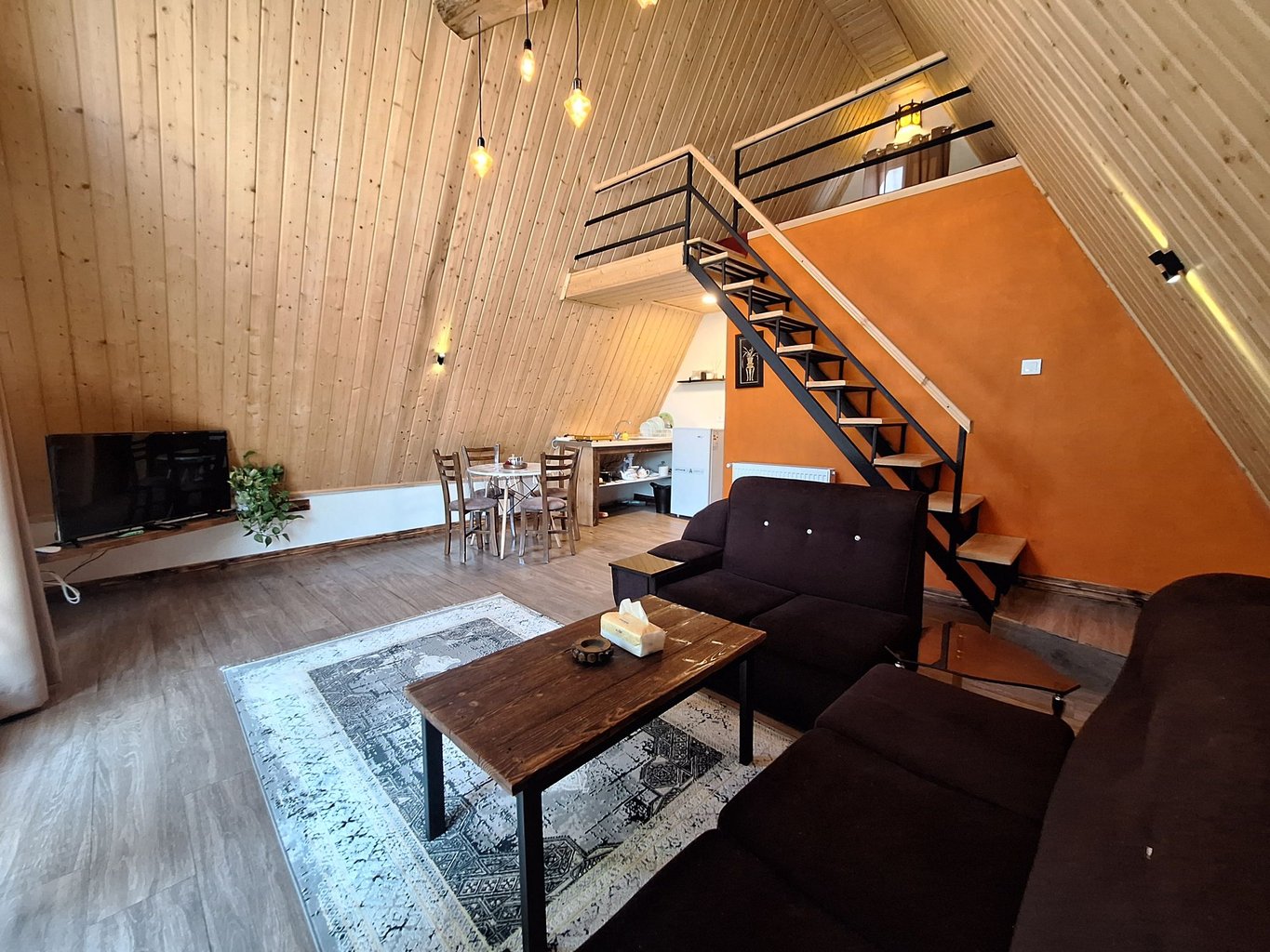 کلبه دوخوابه سوئیسی علیپور