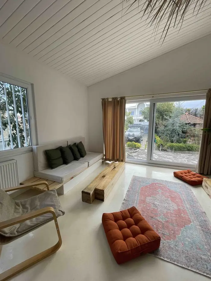 ویلا سه خوابه آریا 69 - انتخاب عنوان تصویرنمایی از پنجره روبه حیاط مشجر