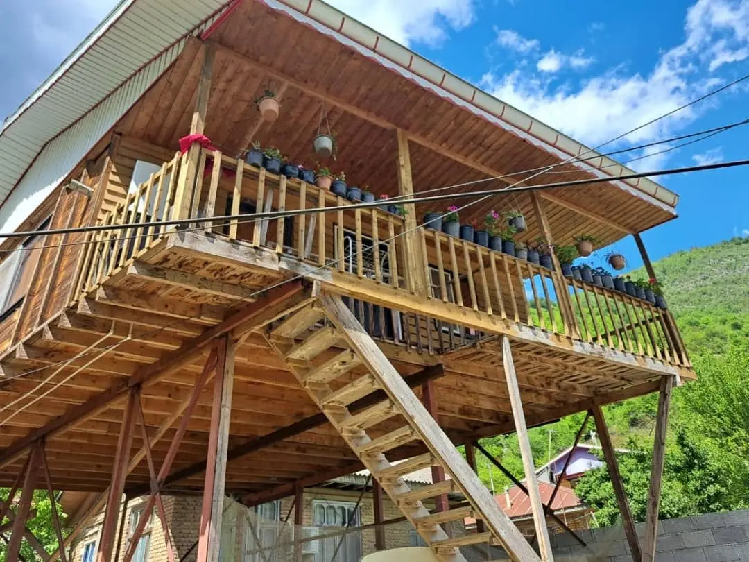 کلبه یک خوابه هیراد - نمای کلبه از همکف