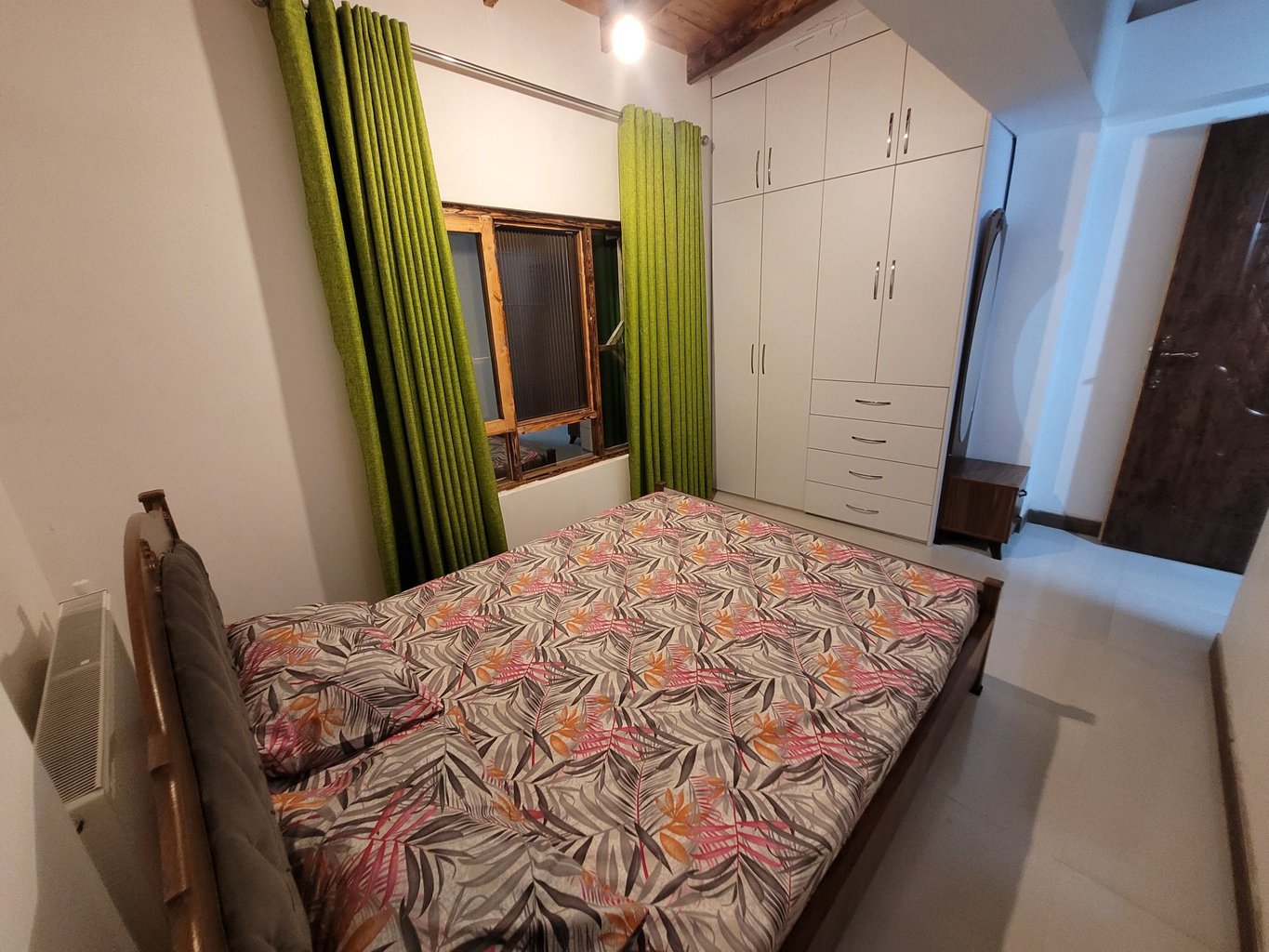 آپارتمان یک خوابه جنگلی سنگسی