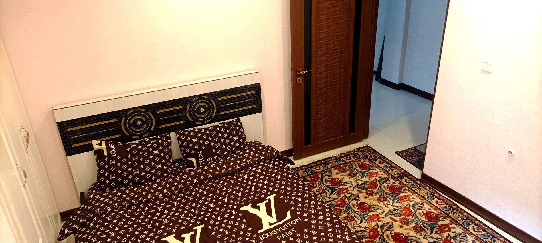 آپارتمان دوخوابه بنفشی