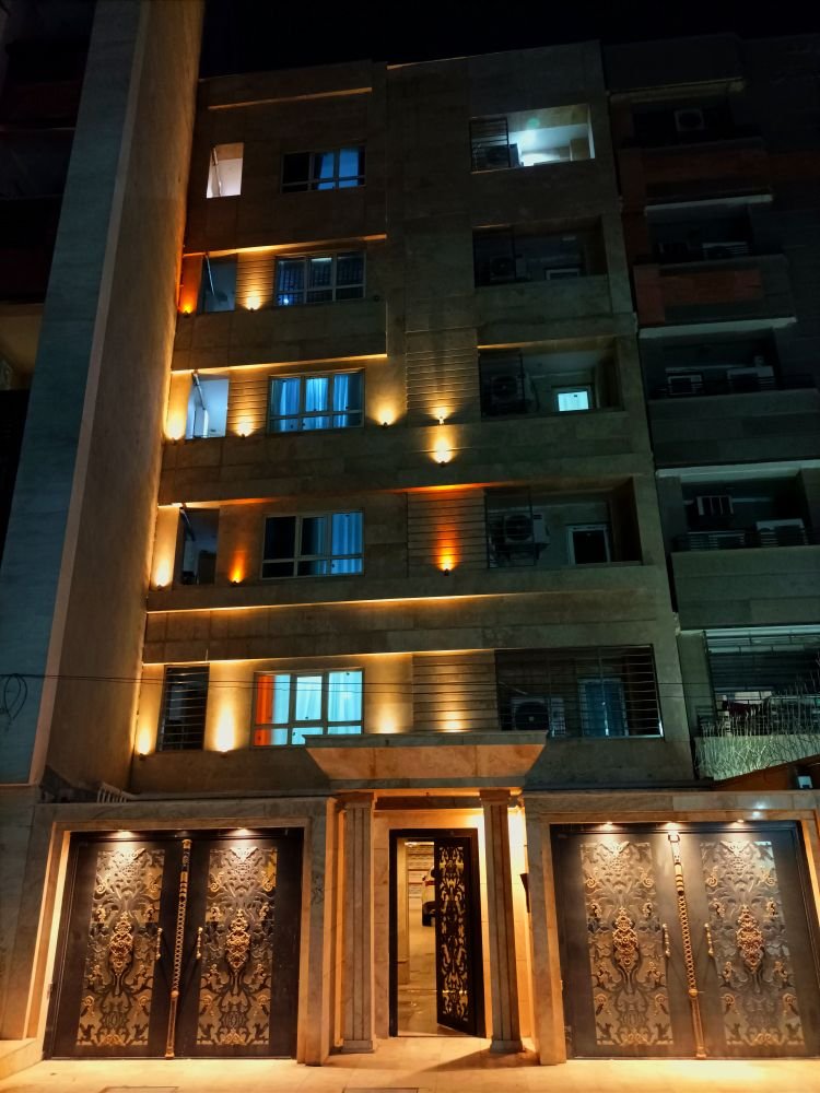 آپارتمان دوخوابه رنگین - نمای ساختمان