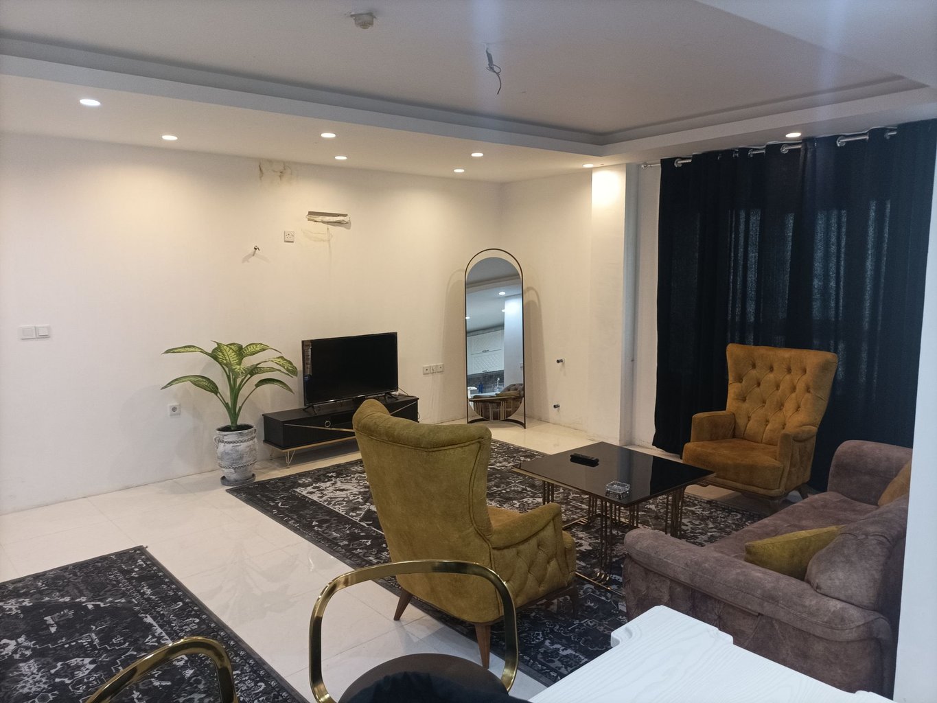 آپارتمان دوخوابه خردلی