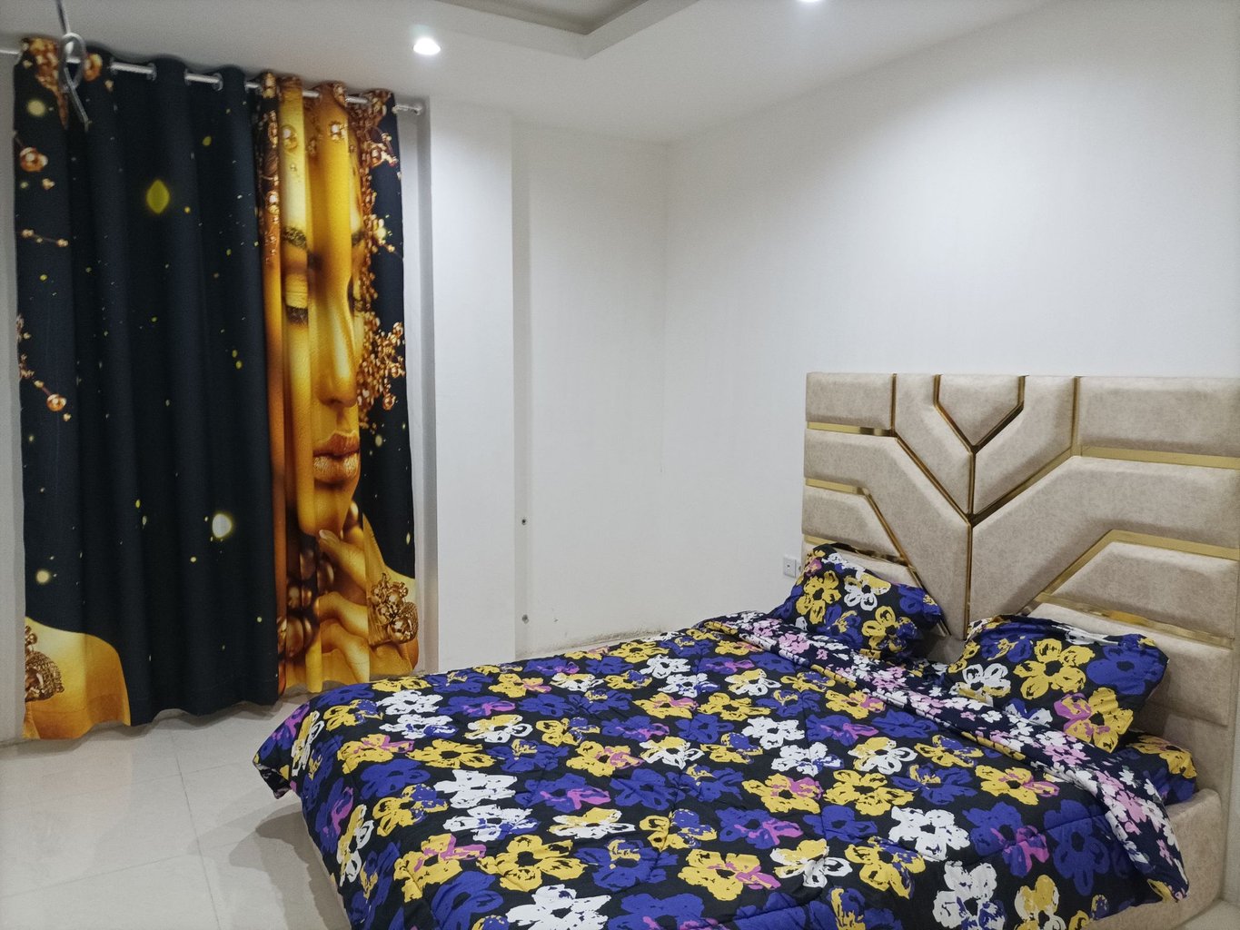 آپارتمان دوخوابه آبی