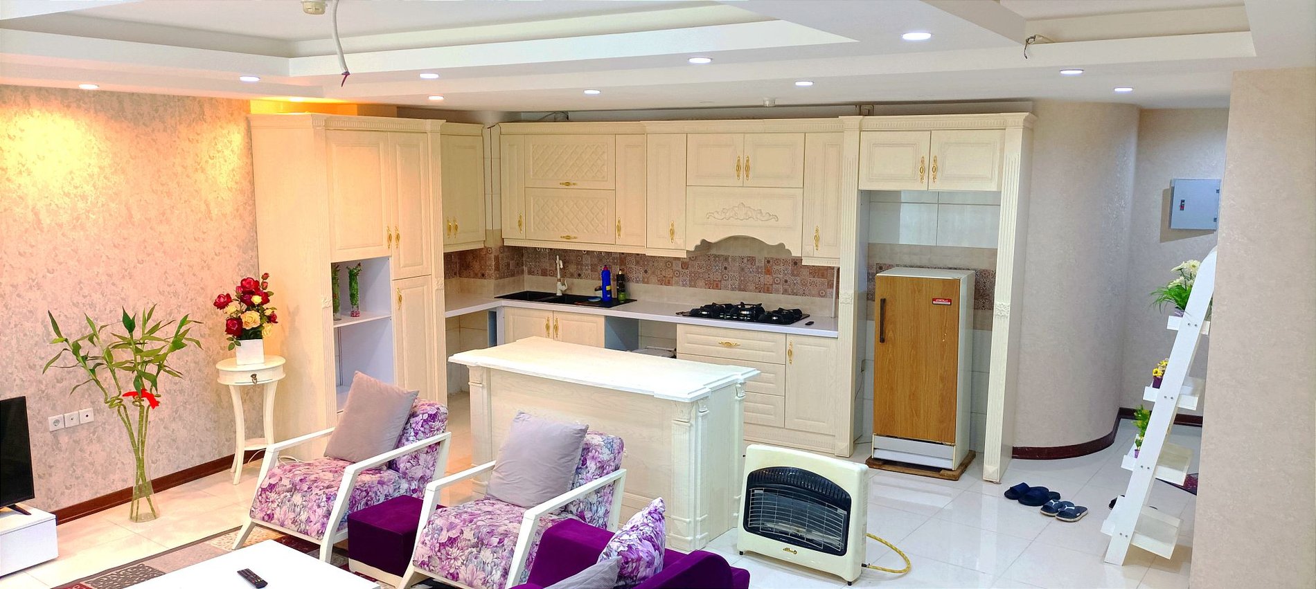 آپارتمان دوخوابه بنفشی