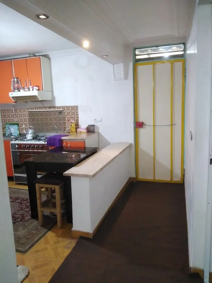 ویلا یک خوابه جنگلی کلوان - درب ورودی و آشپز خانه