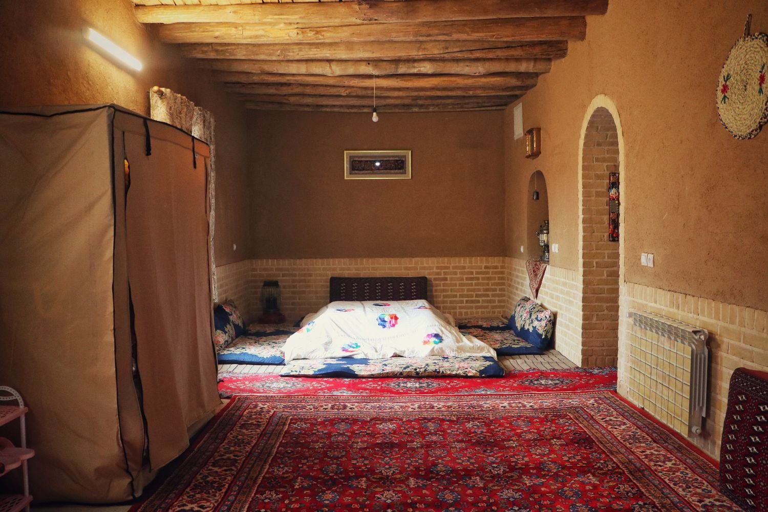 بوم گردی قنات ابراهیم آباد - واحد خونه قالی