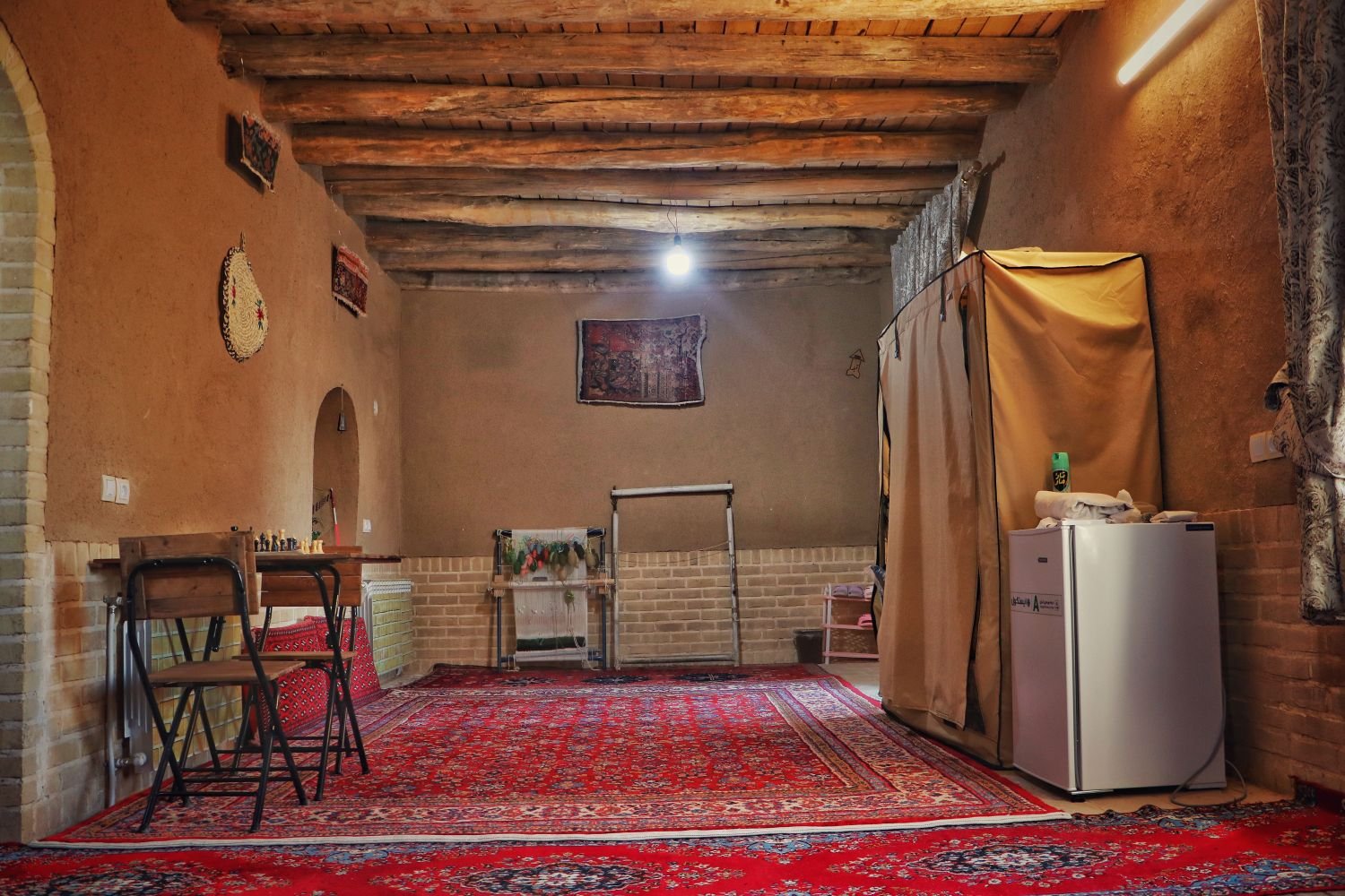 بوم گردی قنات ابراهیم آباد - واحد خونه قالی