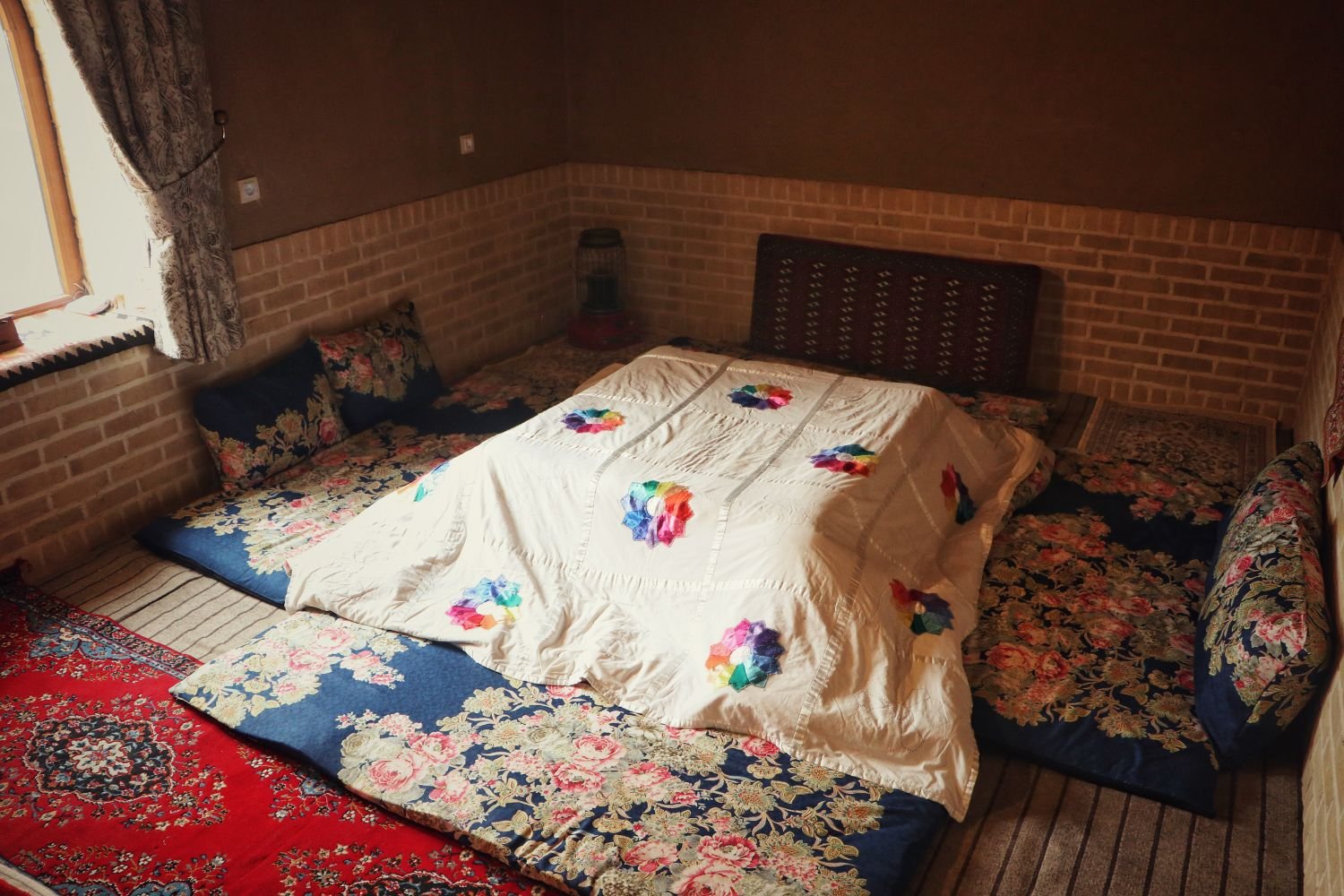 بوم گردی قنات ابراهیم آباد - واحد خونه قالی
