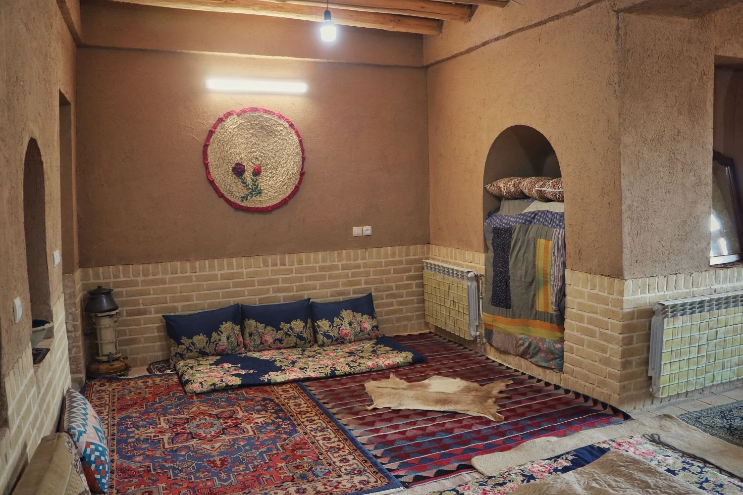 بوم گردی قنات ابراهیم آباد - واحد خونه بر آفتاب