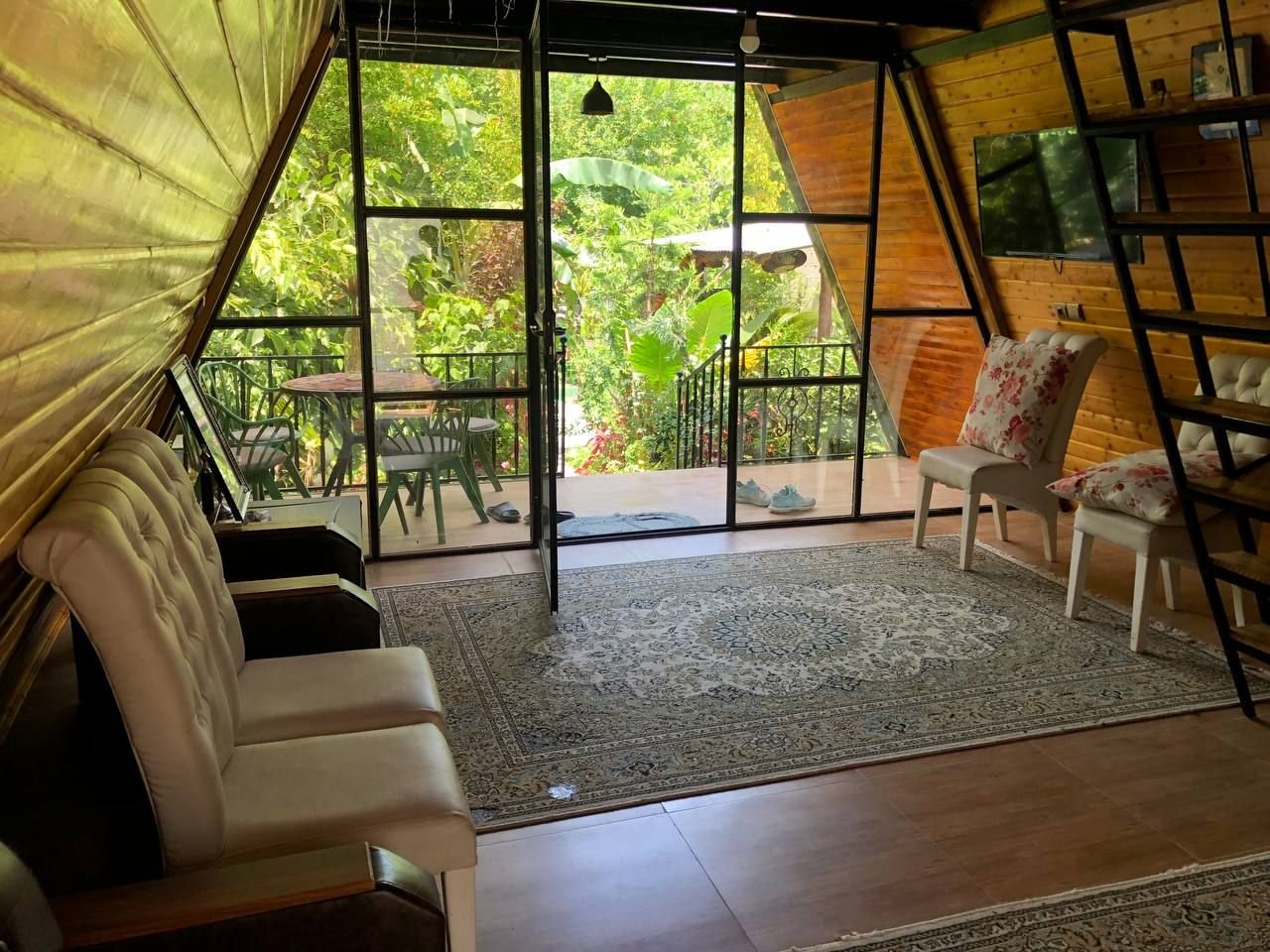 یک خوابه سوئیسی لاله 9