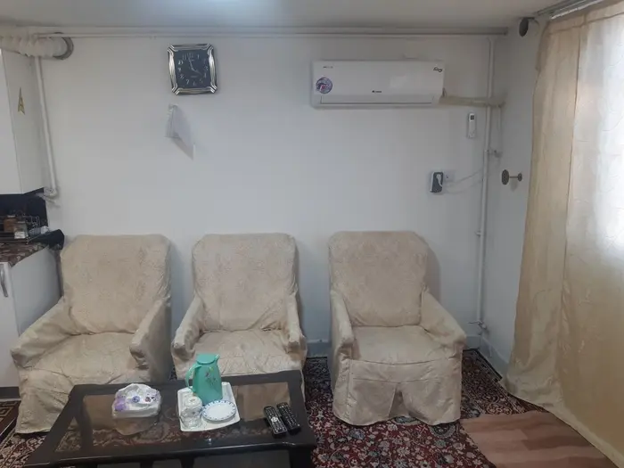 سوئیت یک خوابه ایران ۱ - اتاق نشیمن(سالن)