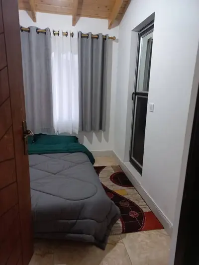 کلبه دوخوابه جنگلی استخردار سنگ پشته