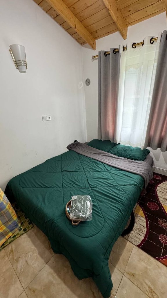 کلبه دوخوابه جنگلی استخردار سنگ پشته