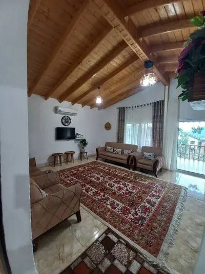 کلبه دوخوابه جنگلی استخردار سنگ پشته