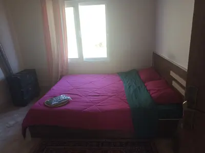 کلبه دوخوابه جنگلی استخردار سنگ پشته