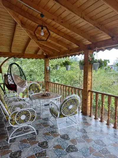 کلبه دوخوابه جنگلی استخردار سنگ پشته