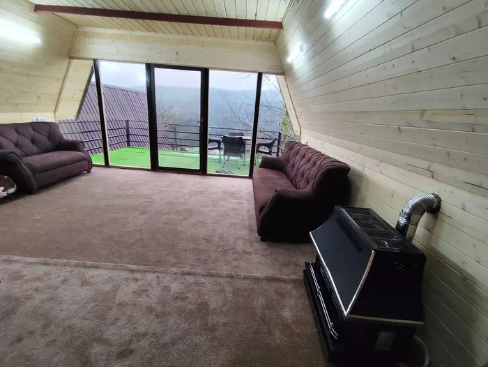 کلبه یک خوابه سوئیسی گل چمن