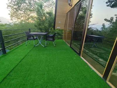 کلبه یک خوابه سوئیسی گل چمن