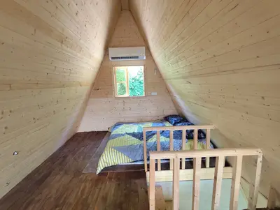 کلبه یک خوابه سوئیسی گل چمن