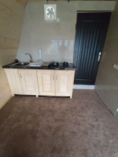 کلبه یک خوابه سوئیسی گل چمن