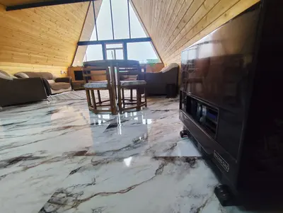 کلبه یک خوابه سوئیسی نمدار