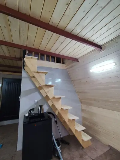 کلبه یک خوابه سوئیسی گل چمن