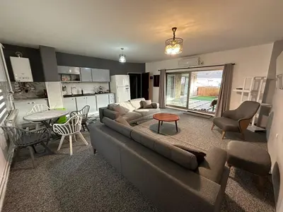 آپارتمان دوخوابه بام لاله