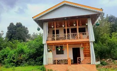 کلبه دوخوابه چوبی سنتی کیش رودبار