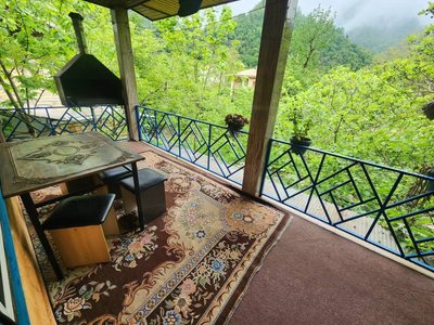 کلبه دوخوابه چوبی لب رودخانه 5