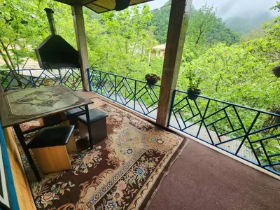 کلبه دوخوابه چوبی لب رودخانه 5