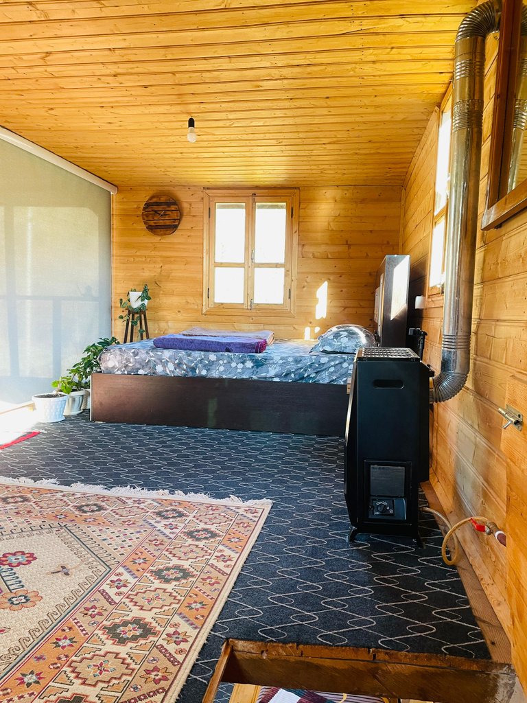 کلبه یک خوابه جنگلی چوبی جکوزی دار سراگاه