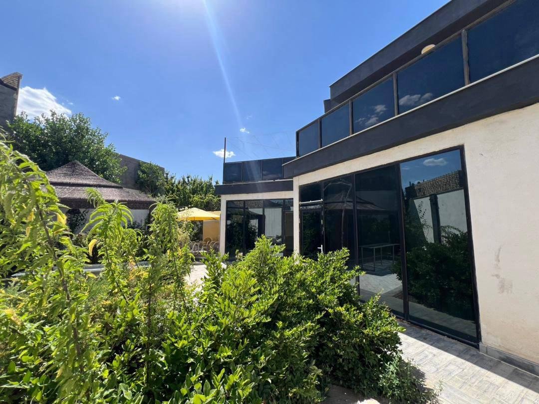 ویلا دوخوابه استخردار آبگرم نارسیس شاندیز