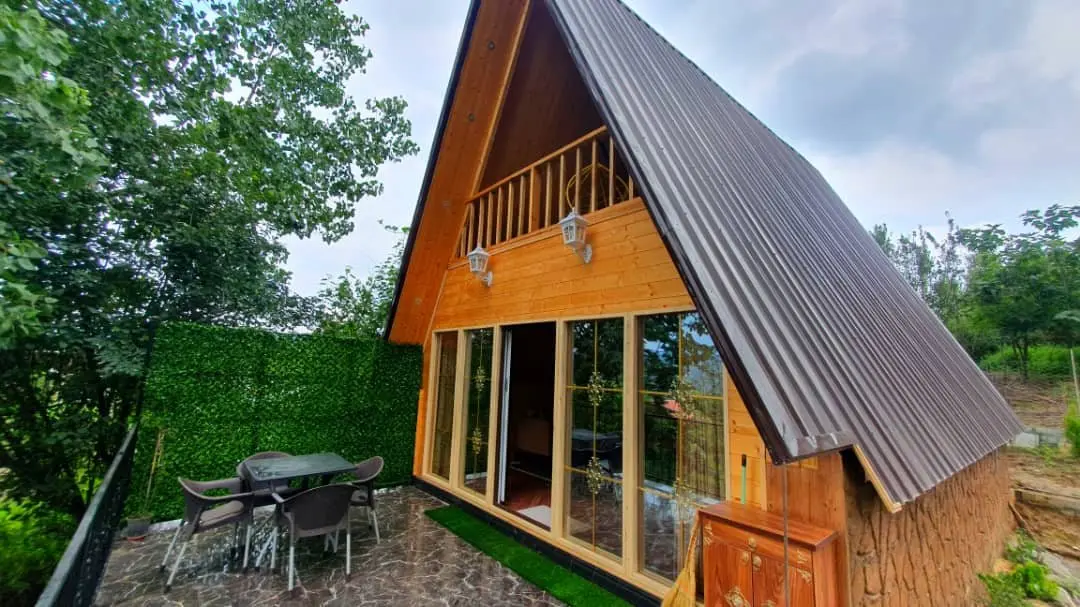 کلبه یک خوابه سوئیسی کاج