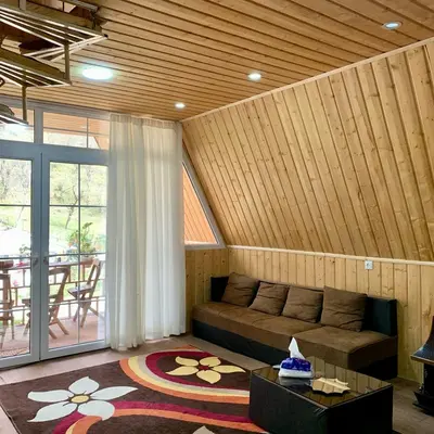 کلبه دوخوابه چوبی سوئیسی روما 1