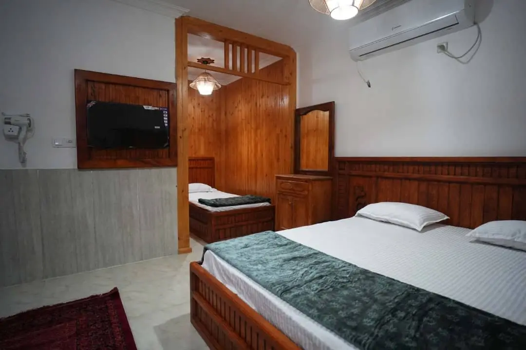 بوم گردی میرزا - واحد سه تخته