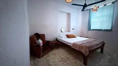 هاستل چیل هاوس - واحد ماه