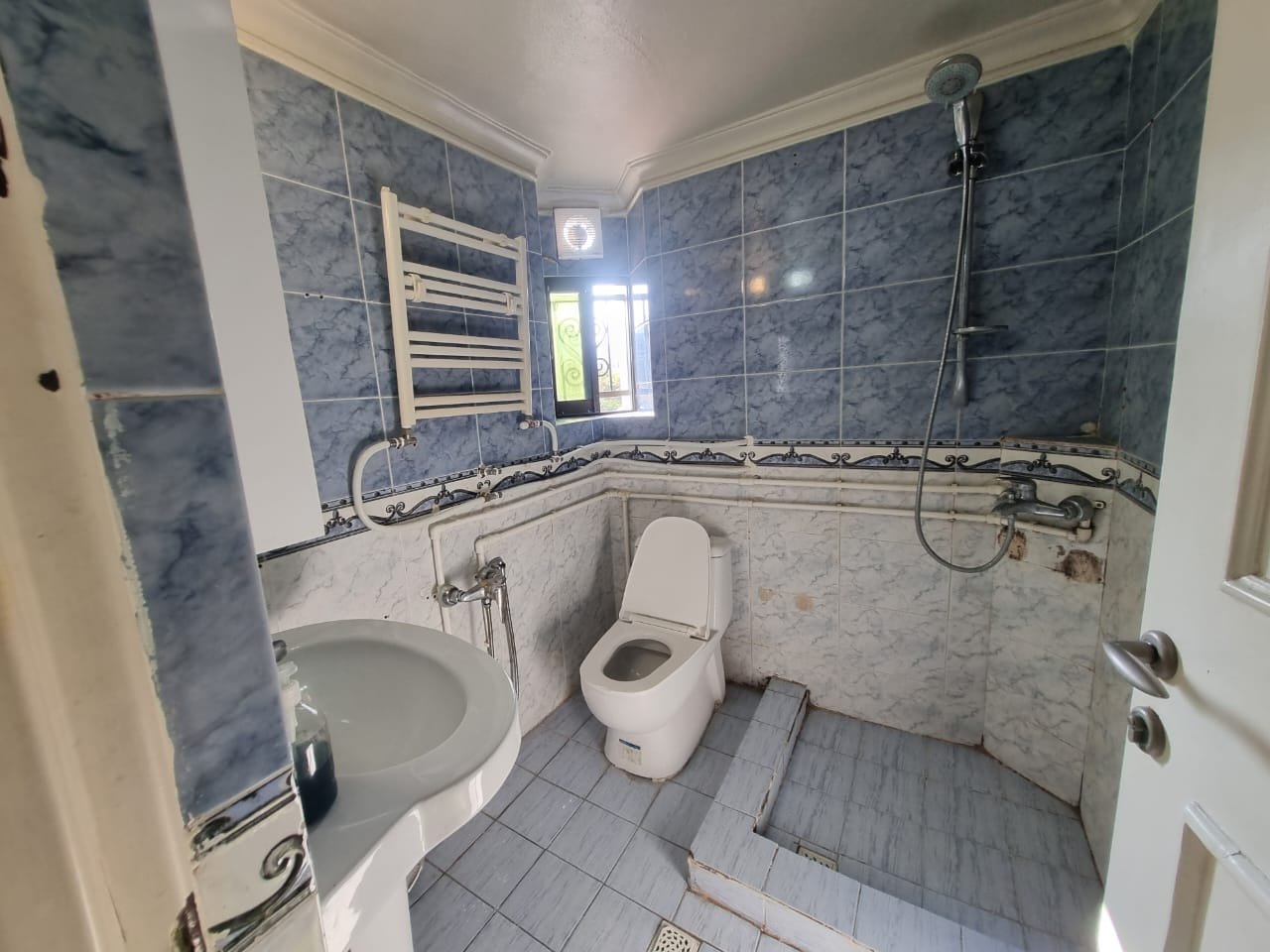 هشت خوابه استخردار آبگرم بوستان